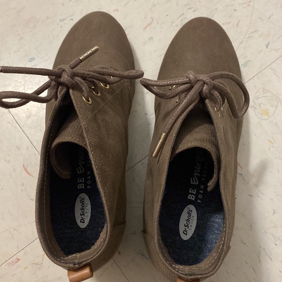 NEW Cute Dr. Scholl’s taupe wedge booties - Picture 4 of 6